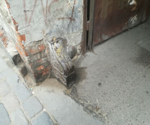 Stara Praga znika na naszych oczach: Kradną nawet całe balkony! 