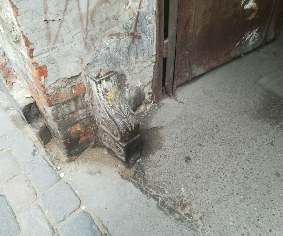 Stara Praga znika na naszych oczach: Kradną nawet całe balkony! 