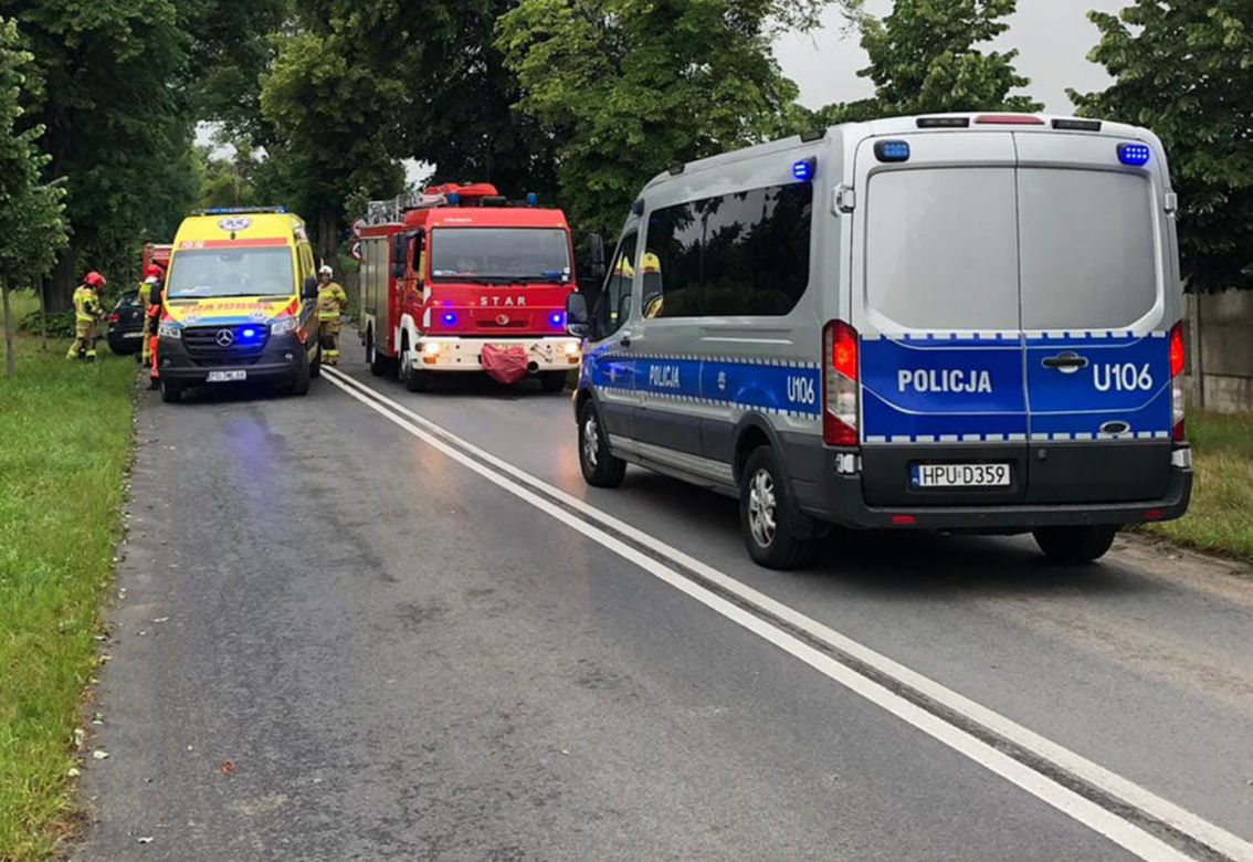 Poznań. Śmiertelny wypadek na Meteorytowej! 46-latek zginął w rozbitym volkswagenie [ZDJĘCIA]