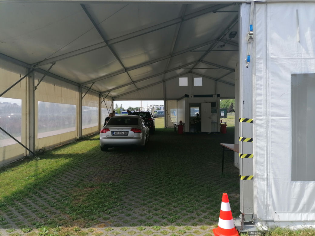 Punkt wymazów drive thru na Dębowej kończy swoją prace