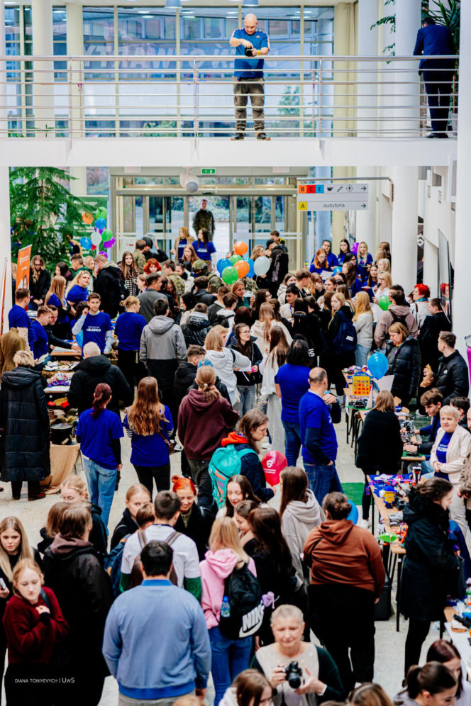 Tłumy młodych ludzi na kampusie. Dzień Otwarty 2025 na Uniwersytecie w Siedlcach za nami