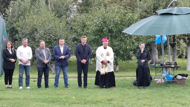 Zmodernizowane boisko przy Szkole Podstawowej Sióstr Nazaretanek w Kaliszu już otwarte