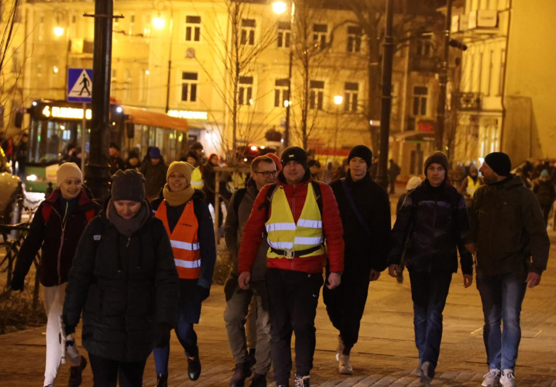Kilka tysięcy osób w piątkowy wieczór wyruszyło z Lublina w 10. Ekstremalną Drogę Krzyżową