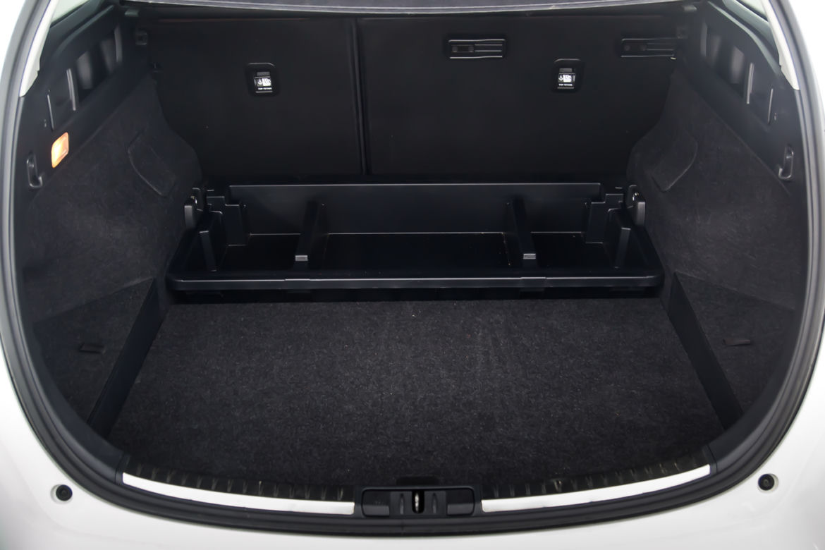 Toyota Auris Touring Sports lifting 2015