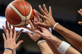 Ekstraklasa koszykarzy. Kto triumfował w zaciętym boju Stali z Twardymi Piernikami?