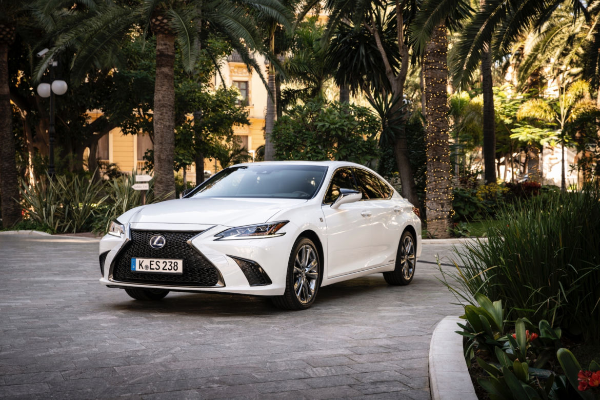 Lexus ES 300h F Sport 