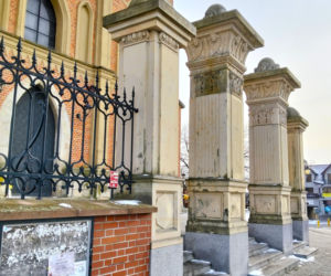 To najpiękniejsze średniowieczne miasto w Małopolsce. Leży obok Krakowa i olśniewa zabytkowym rynkiem