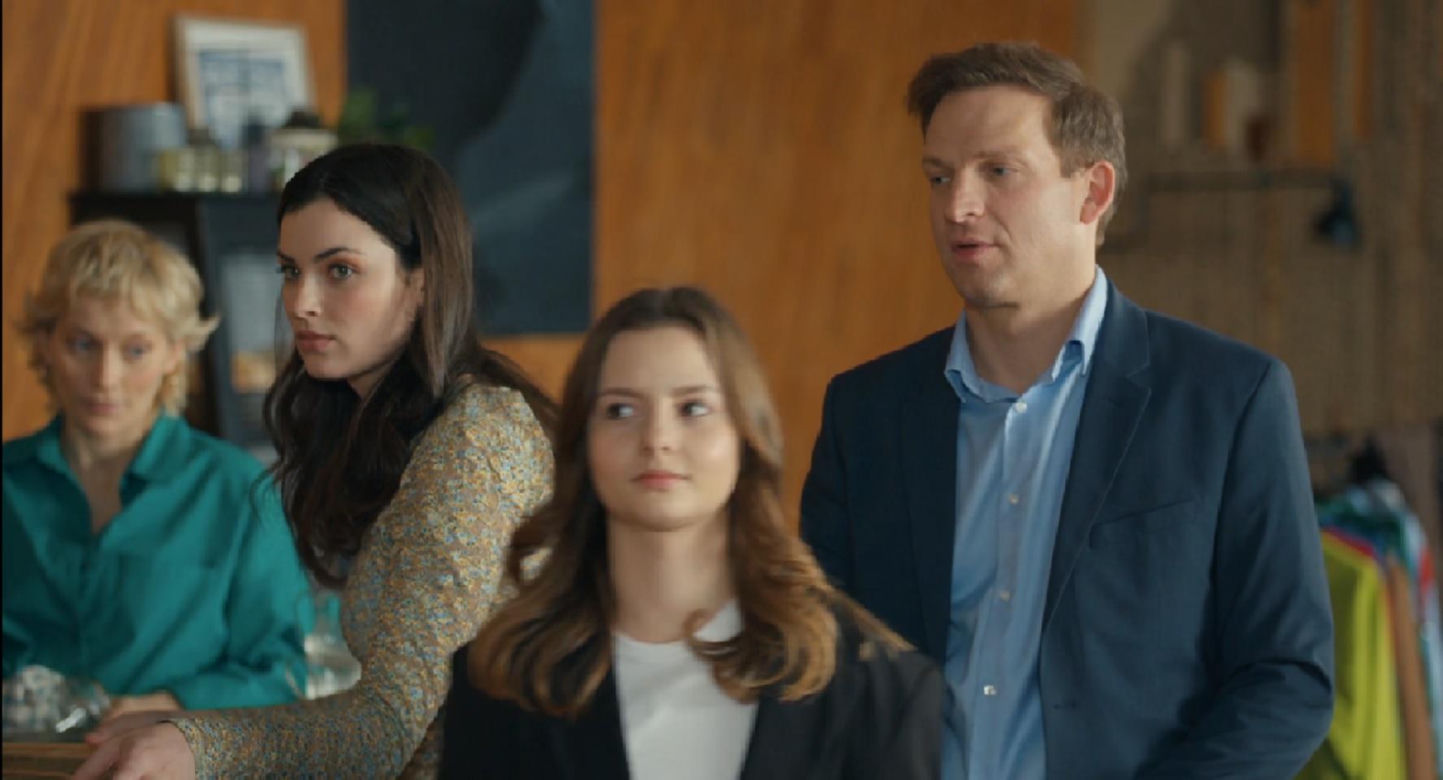 Barwy szczęścia, odcinek 3153. Renata (Anna Mrozowska), Weronika (Maria Świłpa), Ewa (Gabriela Ziembicka), Łukasz (Michał Rolnicki)