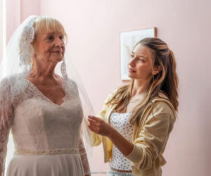 Małgorzata Rożniatowska w wieku 75 lat założyła suknię ślubną