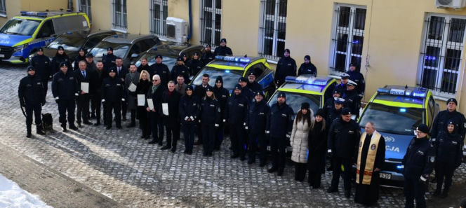Policyjne bestie będą siać postrach na drogach. Oto nowe radiowozy polskiej policji