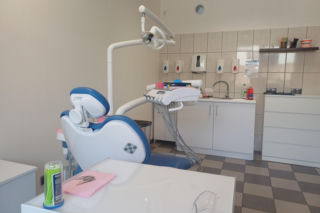Darmowy dentysta dla dzieci i młodzieży w Ostrzeszowie. Nowy gabinet działa przy ZS nr 1