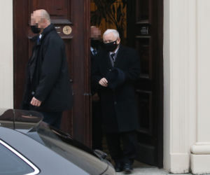 Jarosław Kaczyński jak co niedziela pojechał na mszę do kościoła św. Benona