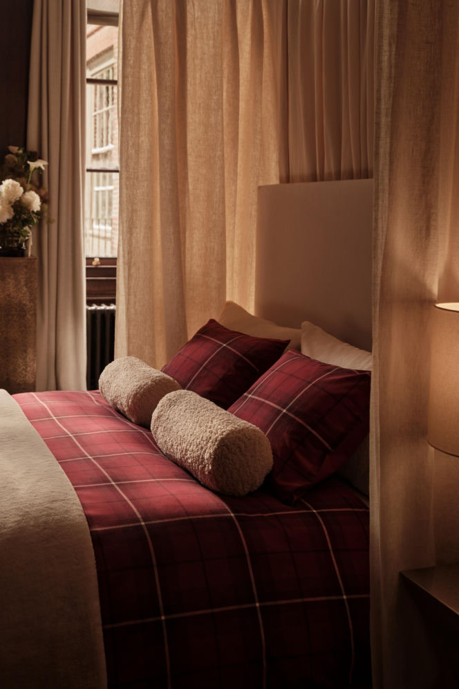 Chcesz eleganckich świąt? Postaw na bordo