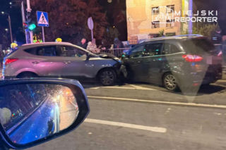Wjechał pod prąd i uderzył trzy auta. Kierowca trafił do szpitala