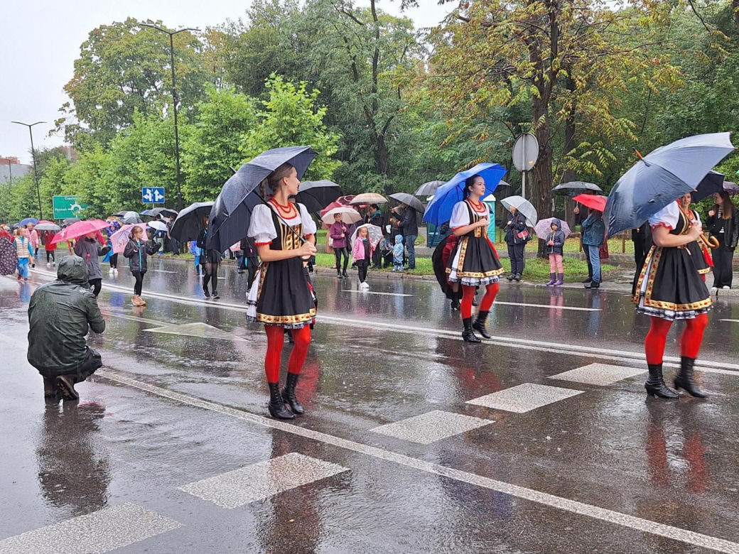 Pochód Gwarkowski 2025 w strugach deszczu