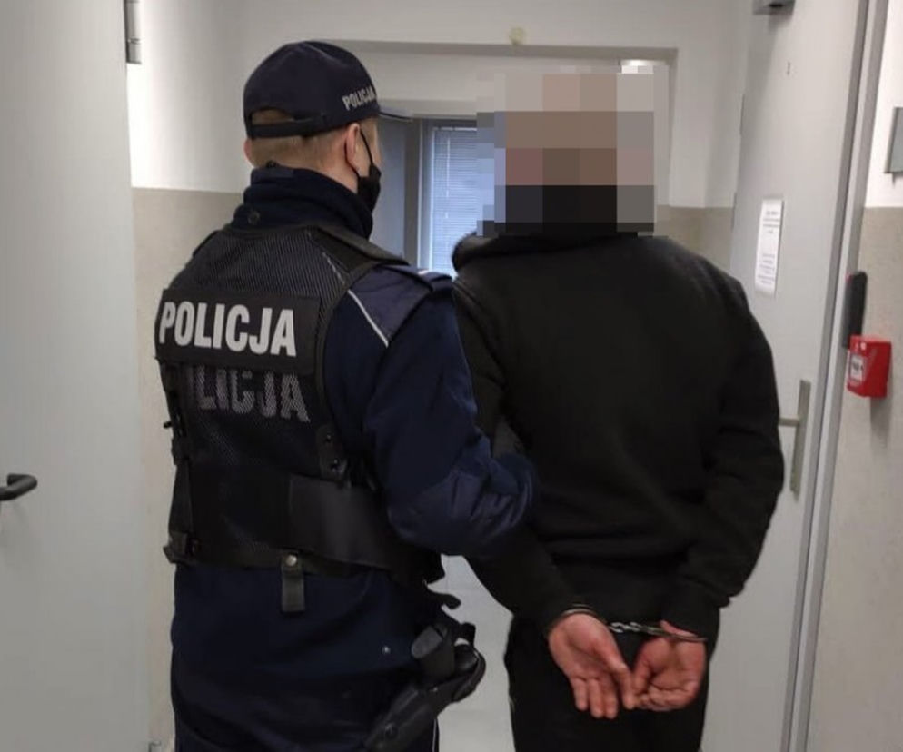 Zambrów. Z siekierą w ręku wpadł do mieszkania. Zranił kobietę [FOTO]