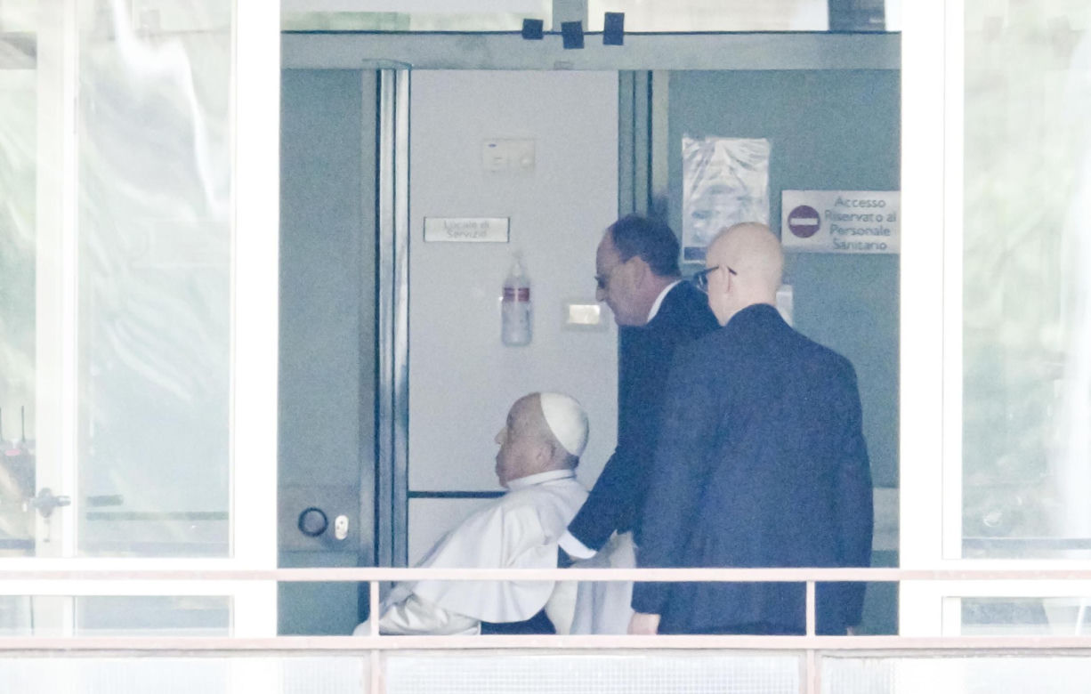 Papież Franciszek opuścił szpital po 37 dniach