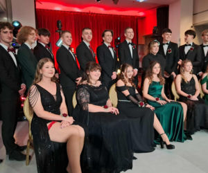 Tak bawili się maturzyści na studniówce skarżyskiego Erbla. Kreacje jak z czerwonego dywanu