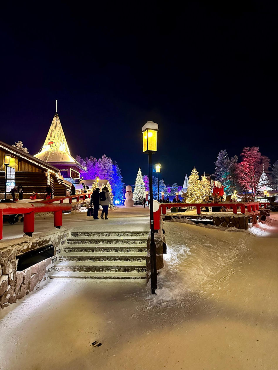 Rovaniemi w Finlandii. Wioska Świętego Mikołaja