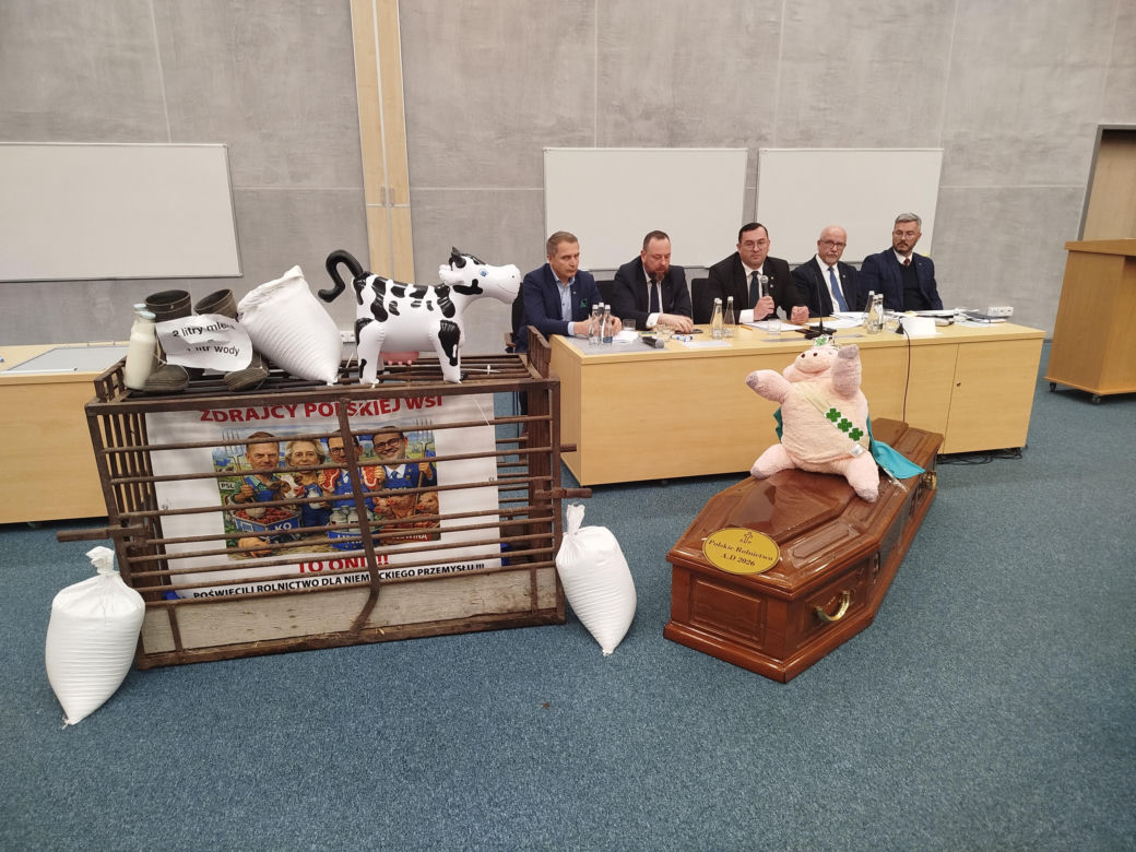 Protest rolników na spotkaniu z ministrem rolnictwa na Uniwersytecie w Siedlcach