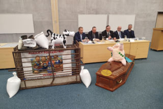 Protestujący rolnicy na spotkaniu w UwS z ministrem Krajewskim 