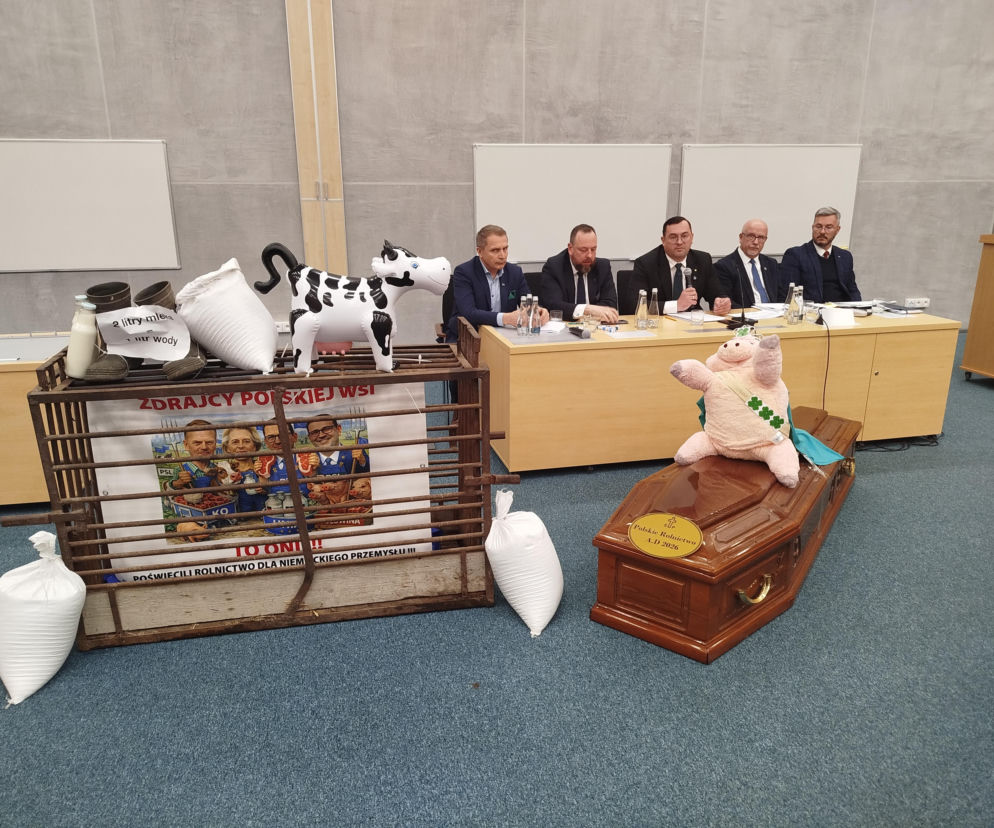 Protestujący rolnicy na spotkaniu w UwS z ministrem Stefanem Krajewskim 