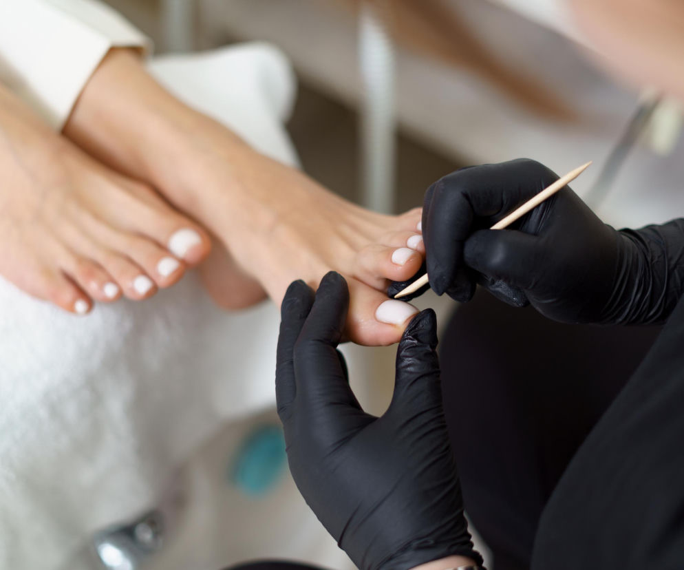 Modny pedicure 2026. Styl Soap Nails zdominował salony kosmetyczne