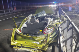 Osobówka uderzyła w ciężarówkę na autostradzie A4 koło Tarnowa