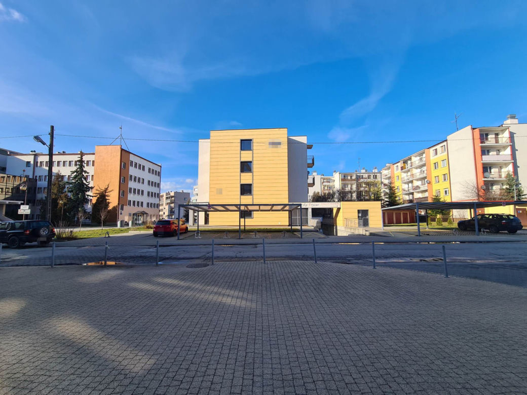 Pijana policjantka chciała legitymować znajomych na imprezie bo byli za głośno