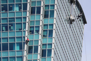 Alex Honnold wspiął się na wieżowiec Taipei 101