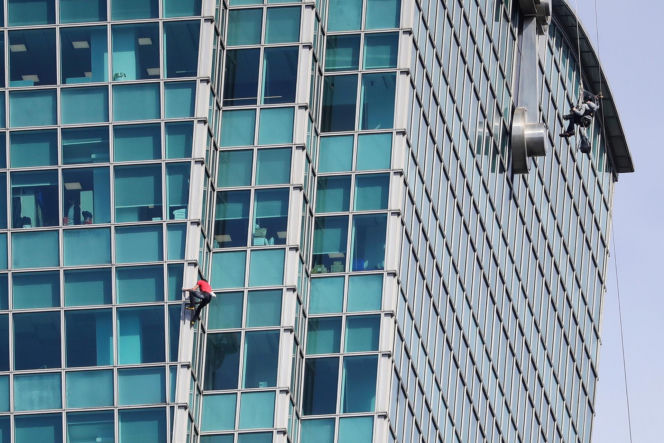 Alex Honnold wspiął się na wieżowiec Taipei 101