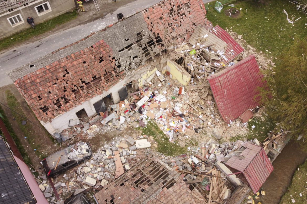 Gruzowisko zamiast domu. Straszny widok w Ożarach 