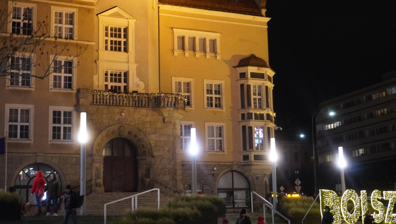 Olsztyn rozświetliły świąteczne iluminacje. Stare Miasto i centrum zachwycają!