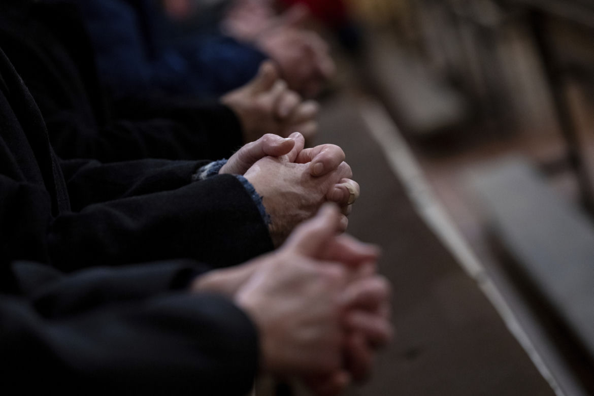 Ciało Benedykta XVI wystawione na widok publiczny! Oto zdjęcia z bazyliki