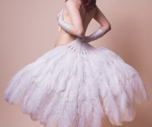 Burleska - sztuka czy stiptiz? Lady Fox obala stereotypy