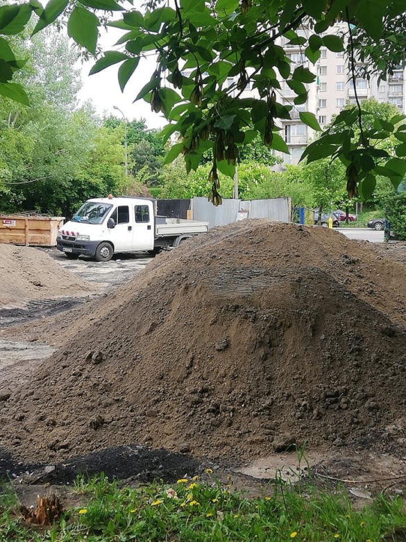Działka po "Ursynowskim Fortepianie" przestanie straszyć. Rusza budowa parku dla sportowców