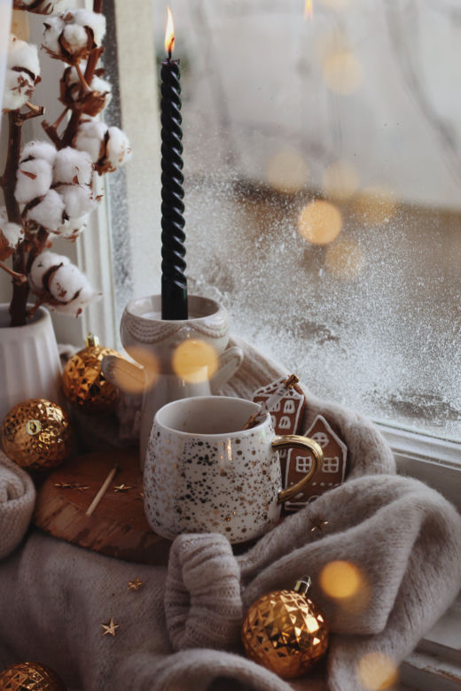 Hygge na święta. Jak świątecznie urządzić salon w stylu hygge? Oto nasze inspiracje
