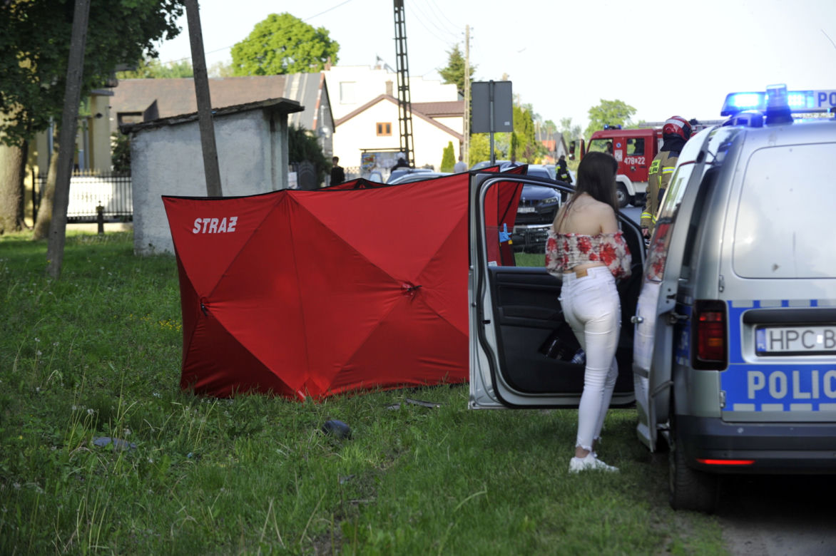 Motocyklista próbował uniknąć zderzenia i zginął pod kołami nadjeżdżającego samochodu