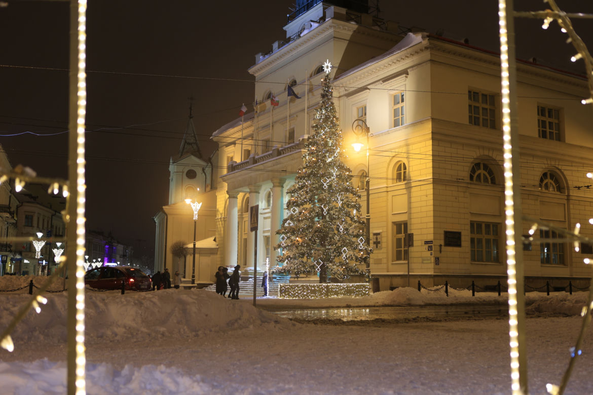Śnieżny Lublin wieczorową porą