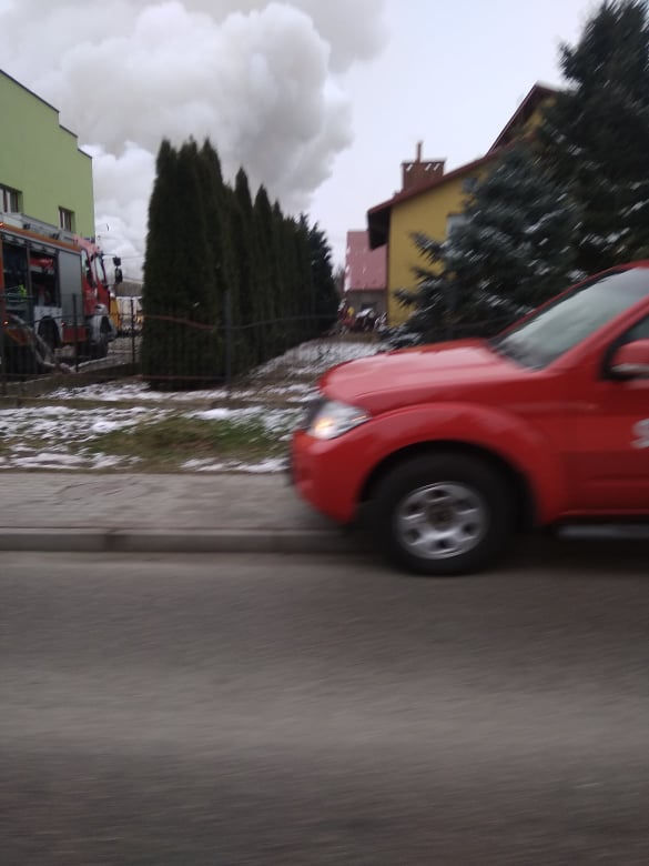 Pożar przy ul. Słocińskiej Rzeszowie. Na miejscu cztery zastępy straży [ZDJĘCIA]