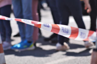 Dramat nad jeziorem! Nie żyje 13-latek, policja zatrzymała czterech mężczyzn