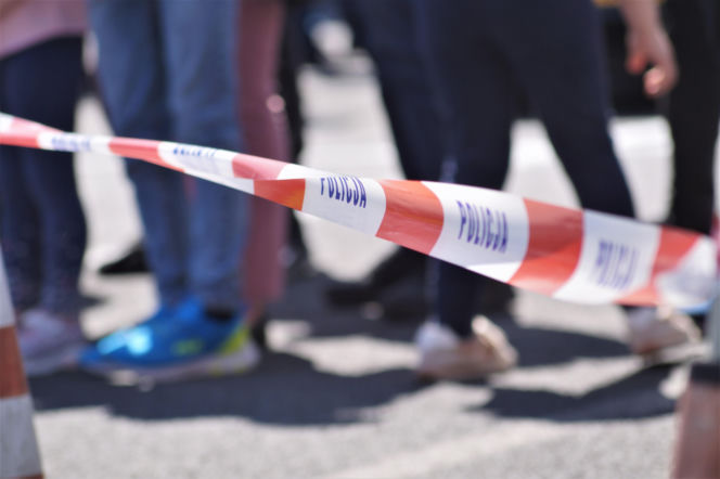 Dramat nad jeziorem! Nie żyje 13-latek, policja zatrzymała czterech mężczyzn