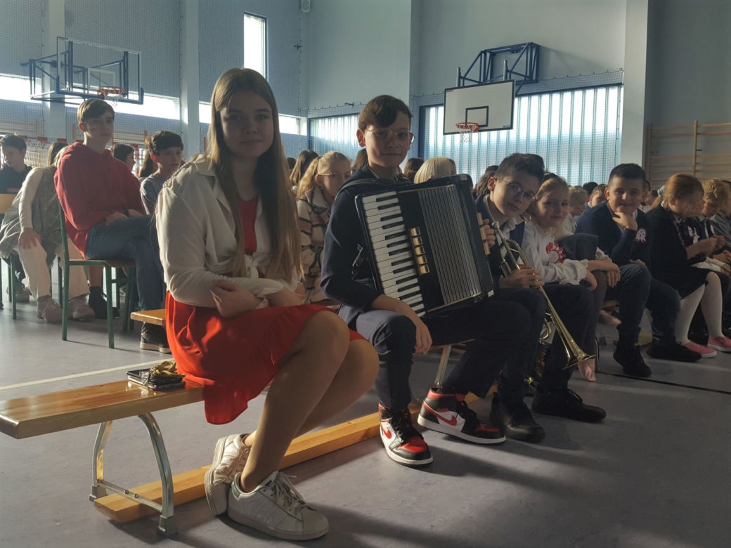 "Szkoła do hymnu" w Szkole Podstawowej nr 3 w Lesznie