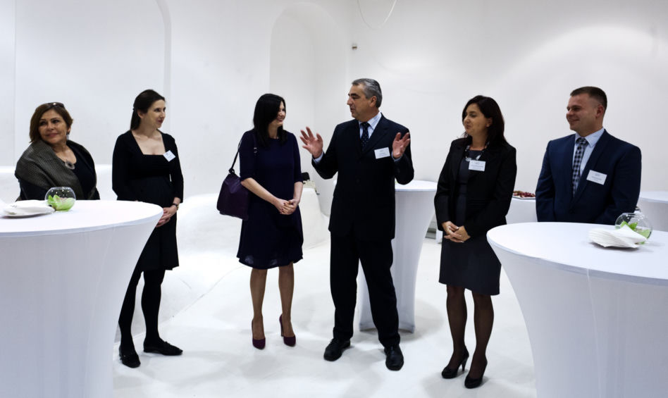 Spotkanie z przedstawicielami firmy Dornbracht, głównego sponsora konkursu. W centrum Kay Winner (Dornbracht) i Ewa P. Porębska, („Architektura-murator")