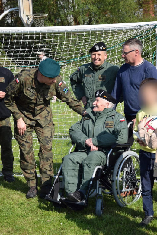 Żołnierze spełnili marzenie najstarszego czołgisty świata