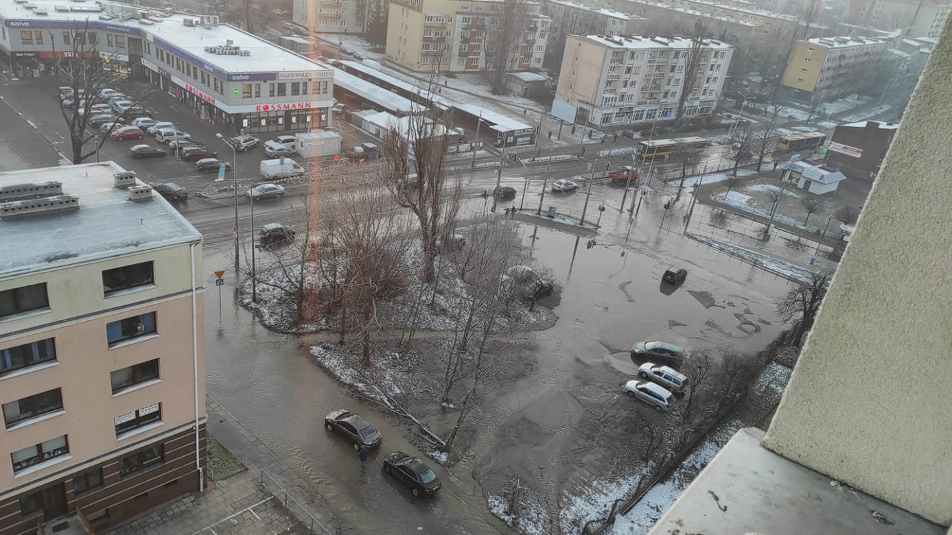 Łódź. Awaria wodociągowa na Łagiewnickiej