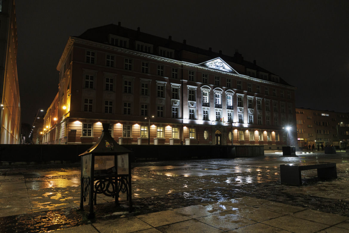 Światełka na choince w Rynku zgasły dla Ukrainy 