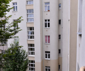 Emerytka wypadła z okna na Powiślu