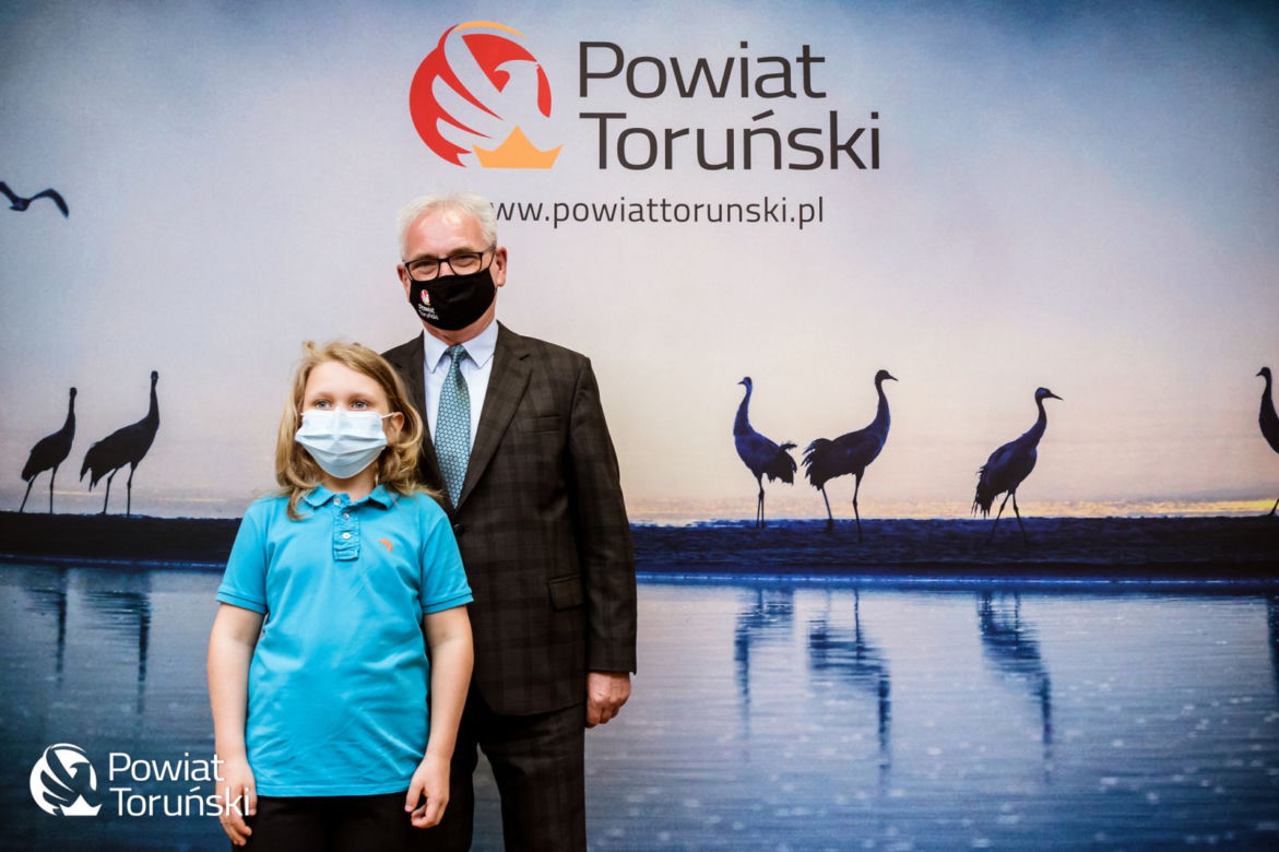Kazik ze Starego Torunia zachwycił fanów MasterChef Juniora. Gratulacje i upominki w Starostwie Powiatowym