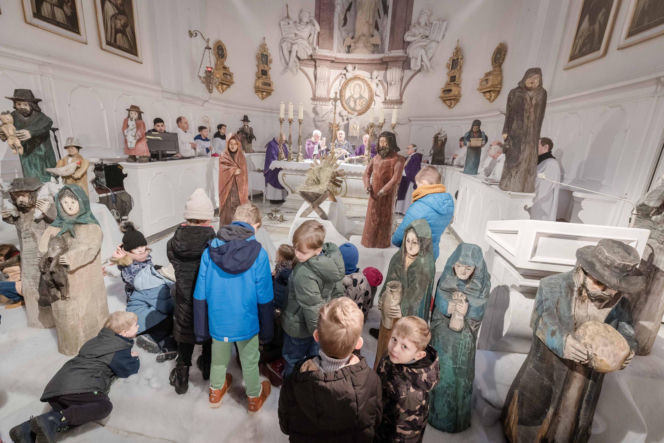 Prezentacja odnowionych rzeźb z bielańskiej szopki betlejemskiej